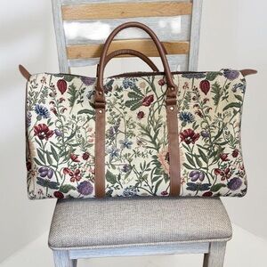 Weekender Bag, GUC, Bold colors Tan Accents, 22x13x12”, open interior, canvas